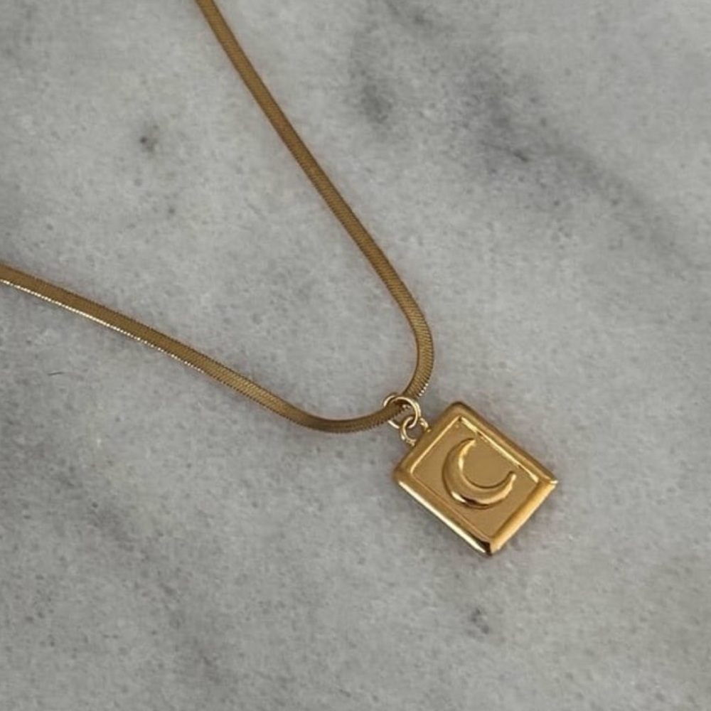 Gold Snake Chain Moon Square Pendant Charm Necklace 

Brand New